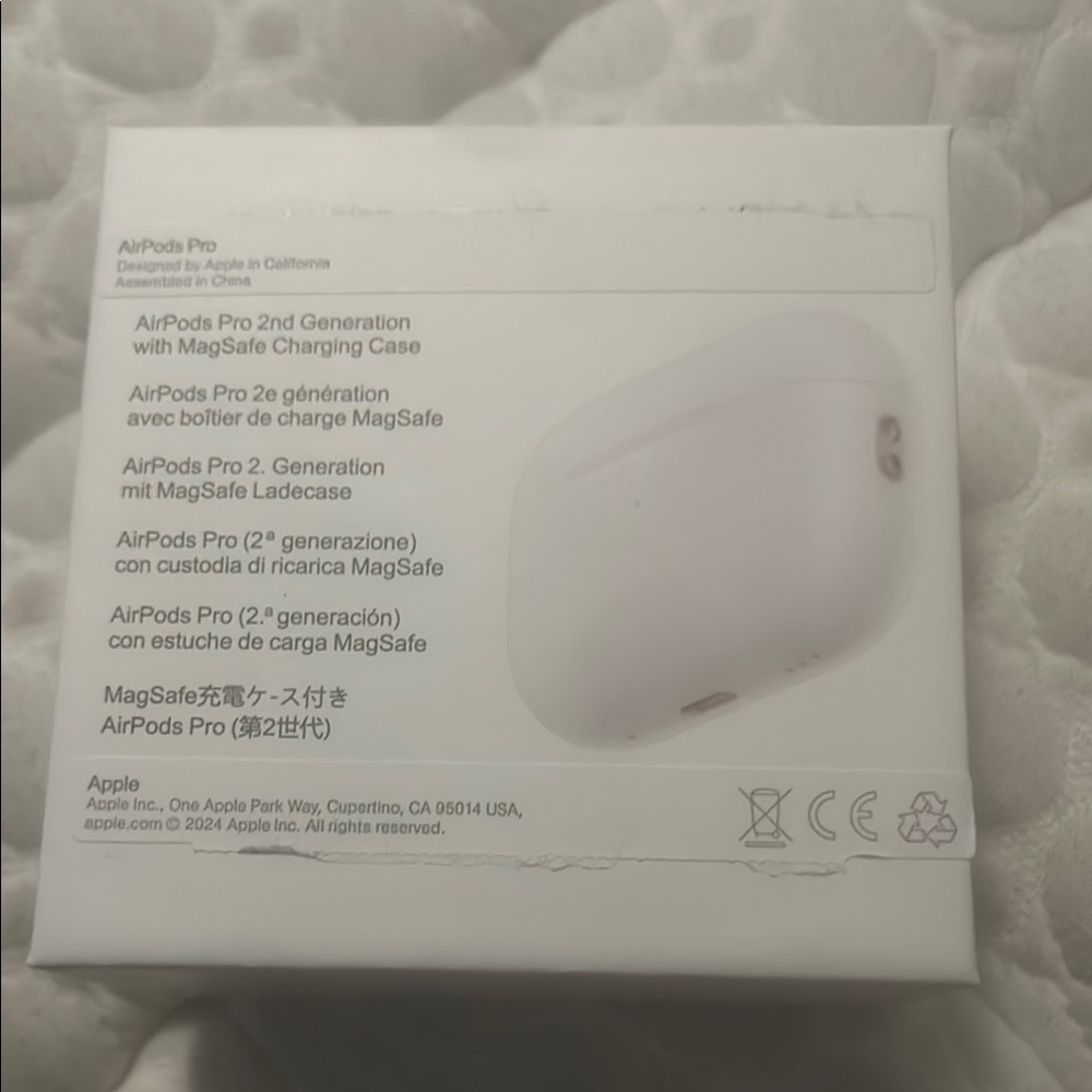 Apple White Wireless Earbuds - Picture 2 of 4